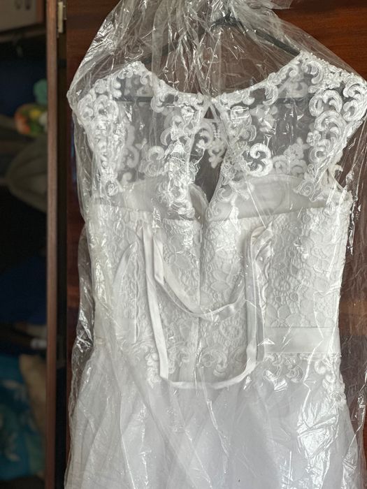 Весільна сукня ))