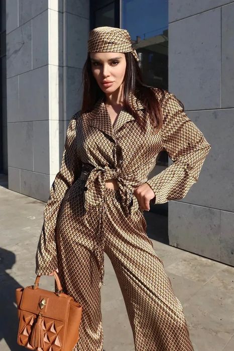 Костюм жіночий шовковий