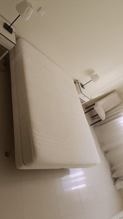 2 Estrados 80x 200 + Colchão 160x200 + Mesinhas