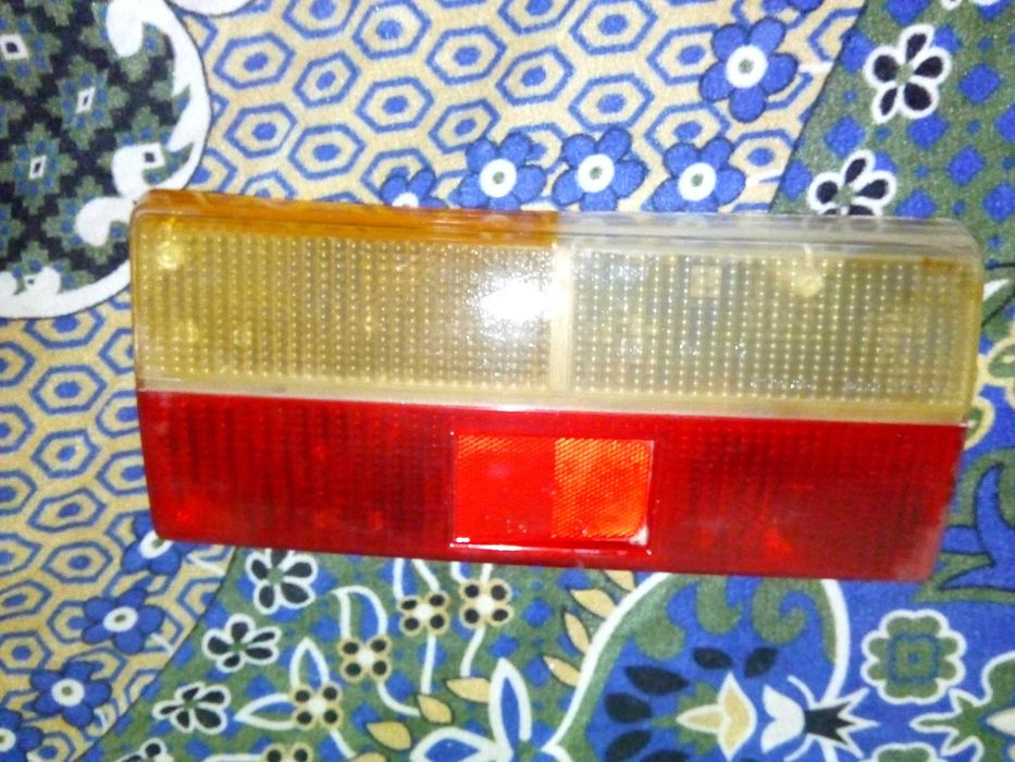 Скло заднього ліхтаря ВАЗ 2107 праве