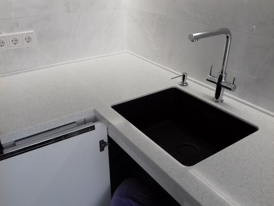 Столешница кухонная. Изделия из акрилового камня.