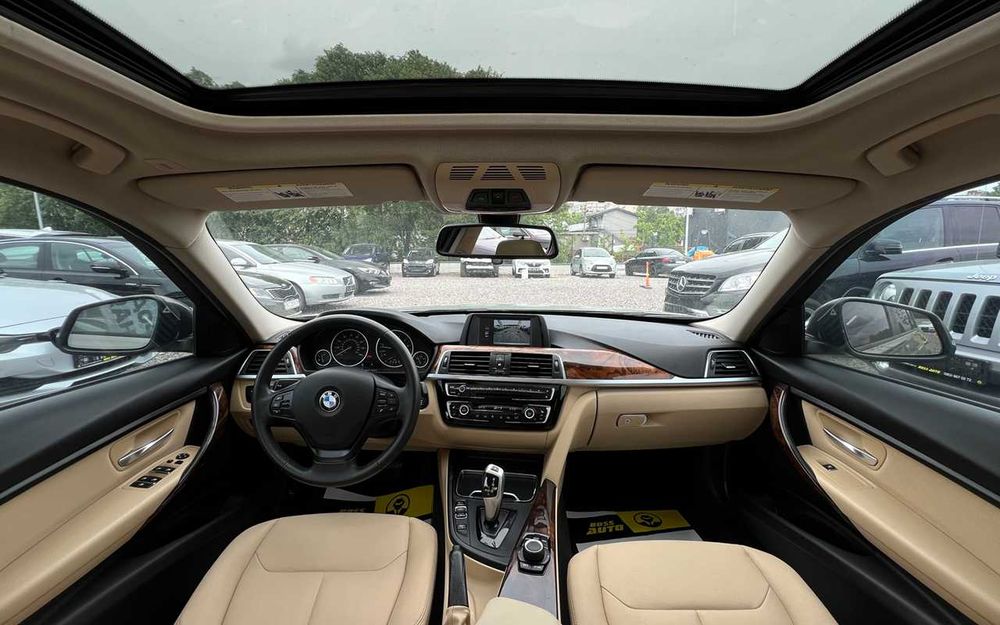 BMW 320 I 2017 року