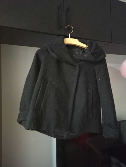 Czarny płaszcz Zara