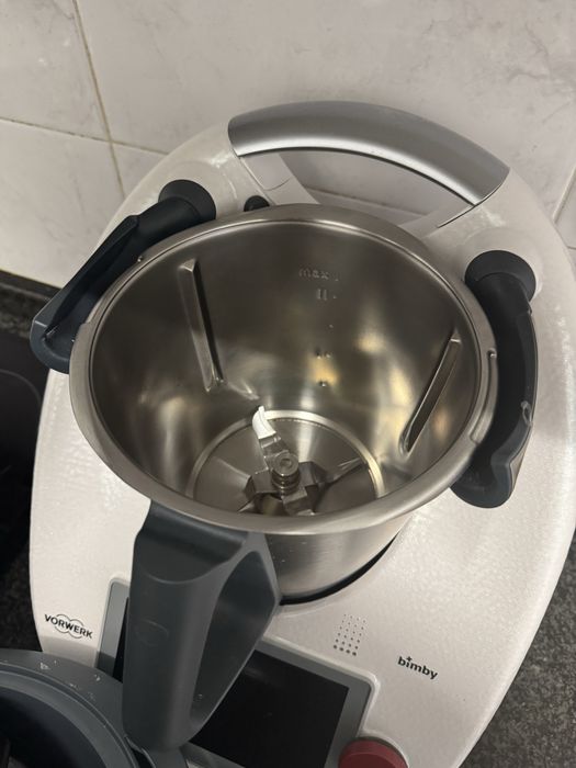 Bimby TM6 Sparkle Branca com botão vermelho