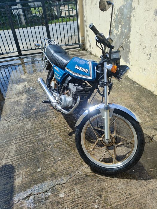 Mota Suzuki 125 bom estado