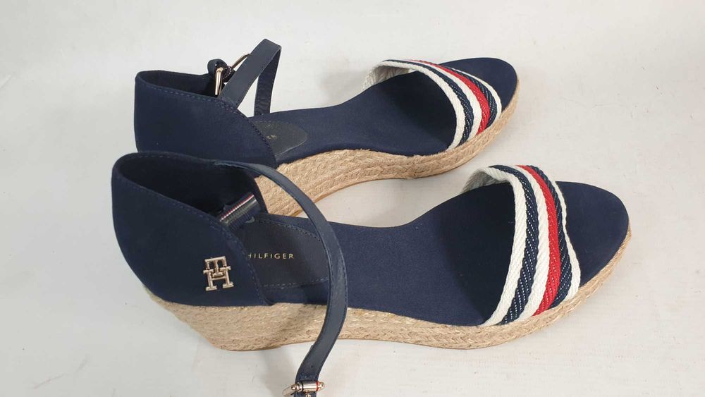 tommy hilfiger   sandały na koturnie damskie   40