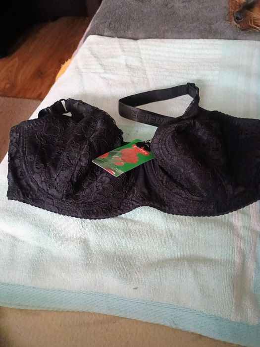 Biustonosz czarny koronkowy
