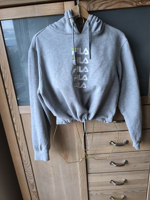 Szara krótka bluza z kapturem FILA (Crop Top) – Rozmiar M