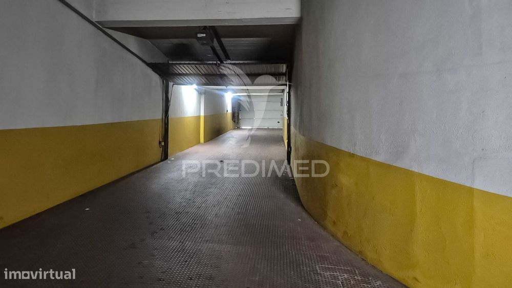 Apartamento T3 totalmente remodelado, situado na prestigiada Estrad...