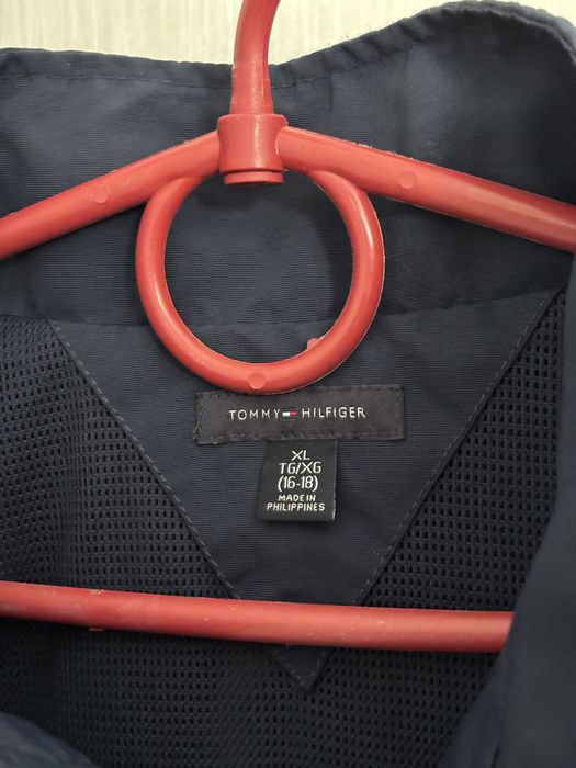 Куртака вітровка Tommy Hilfiger Оригінал !