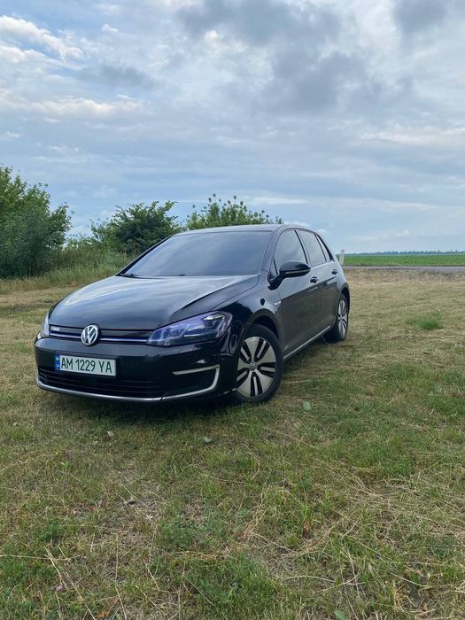 Продам Volkswagen e-Golf 2017