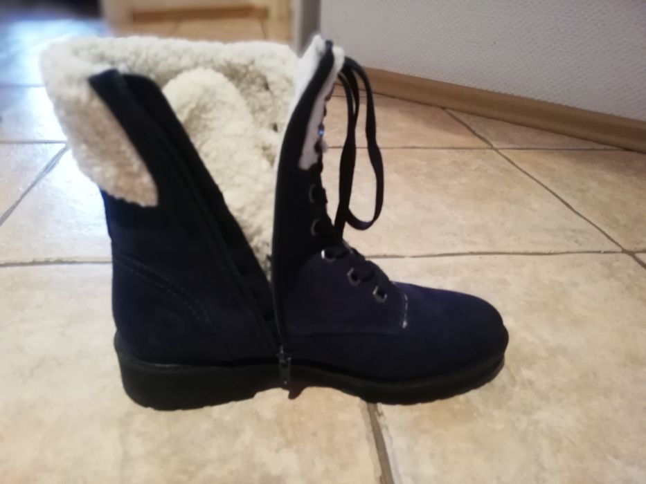 Buty.       granat