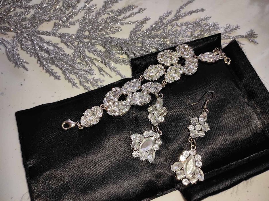 Набір з медичного золота, браслет та сережки зі срібним покриттям.