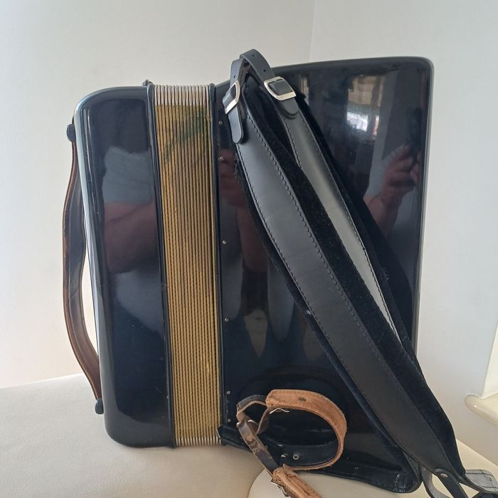 Akordeon Hohner Lucia 4p 96 basów
