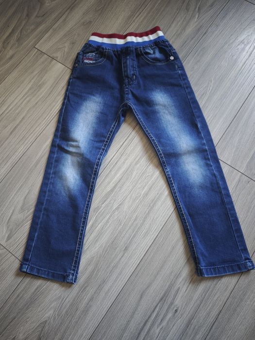 Jeansy na gumce w prasie 104/110