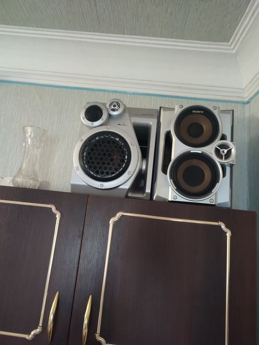 Продам муз центр SONY.