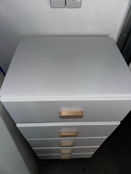 Movel sklum gavetas em muito bom estado