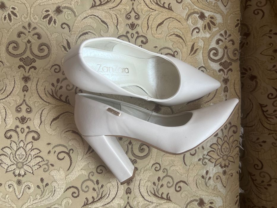 Туфлі на каблуку