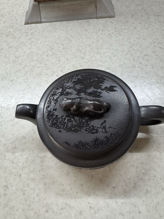 Ісинський чайник з пурпурової глини