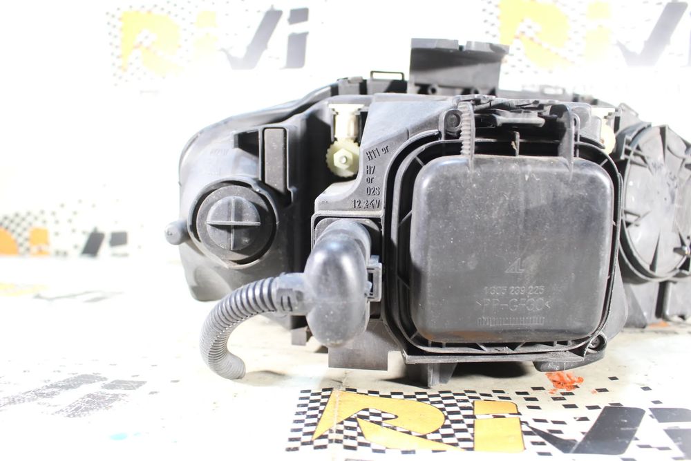 Ótica / farol esquerda AUDI A3 (8P1)