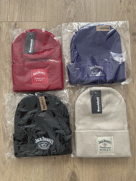 Czapki JD zimowe 4 sztuki