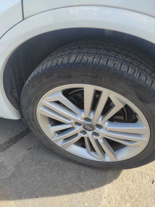 Ауди Q5 2.0 TFSI бензин,Маленький пробег.