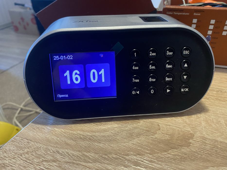 Настольный терменал учета рабочего времени