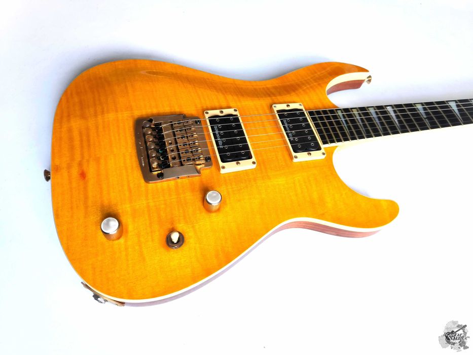 $1550 Avaks DK Custom '2008 Gold Flame w/case