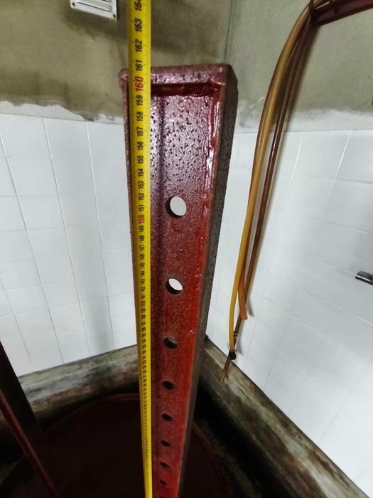 Prensa/Esmagador Hidráulico de Uva (800 Litros) - Excelente Estado