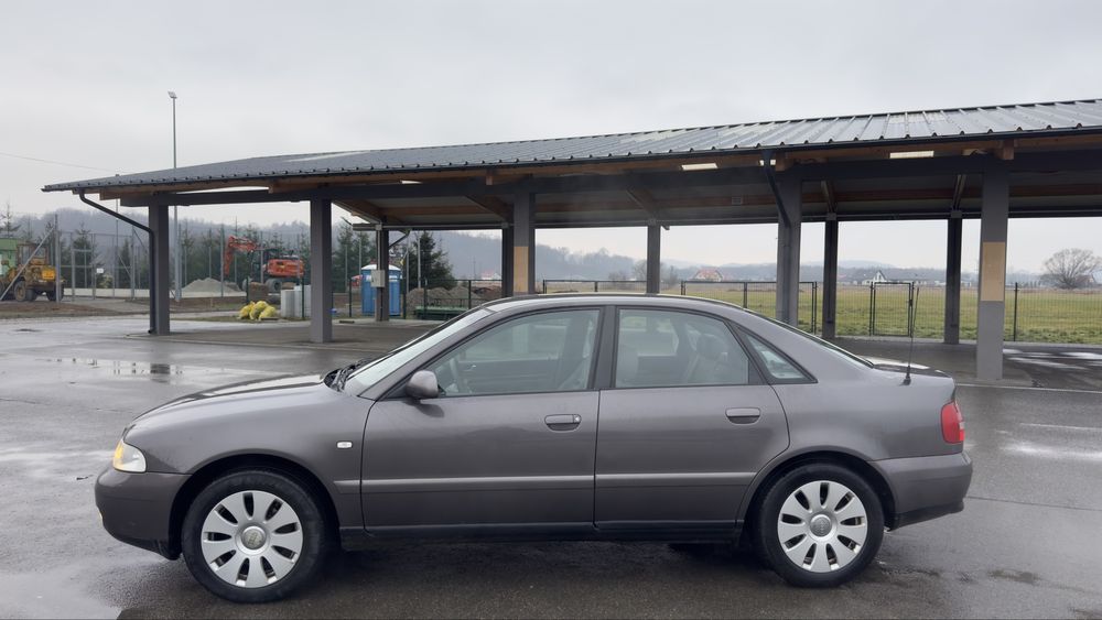 AUDI A4 B5 1.8 B+G 2000R