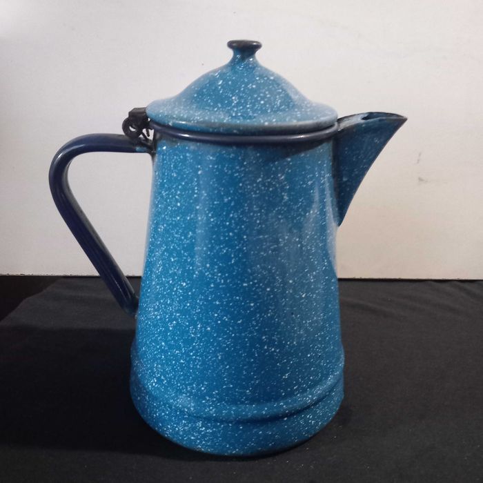 Chaleira azul em esmalte
