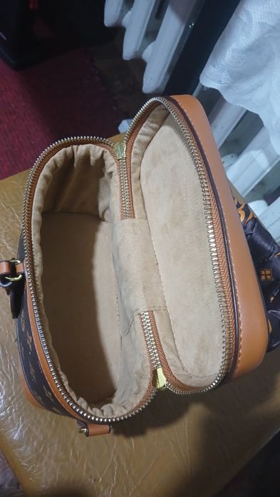 Жіноча сумка луї вітон