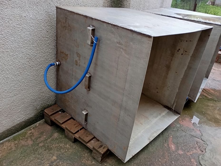 Бак с пищевой нержавейки (1 т.)