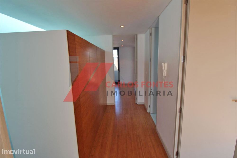 Excelente moradia com piscina para arrendamento!!