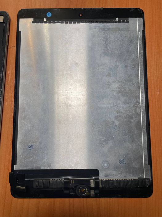 Продаж iPad Pro 9.7  на запчастини