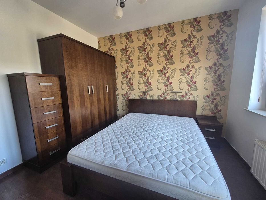 Fornirowane meble z łóżkiem do sypialni