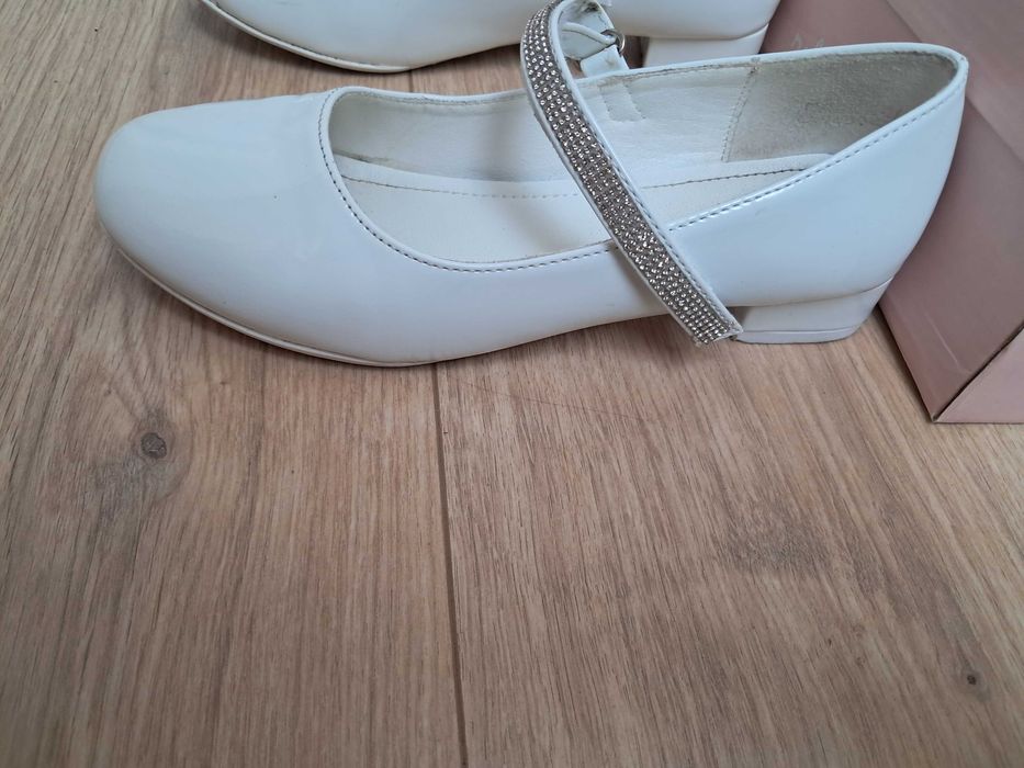 Buty białe obcas r 37