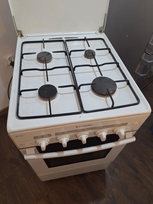 Kuchenka kuchnia piec gazowy z butlą bialy