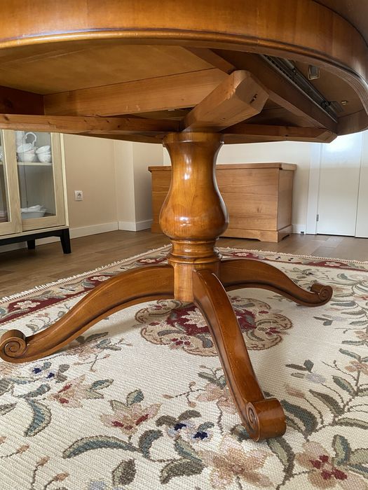 Mesa Oval Extensivel em Cerejeira (Madeira Maciça) com Pé de Galo