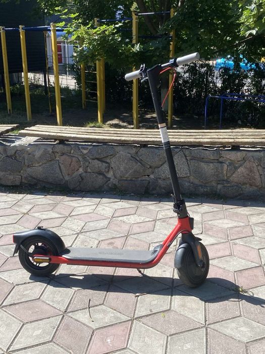 Электросамокат в хорошем состоянии