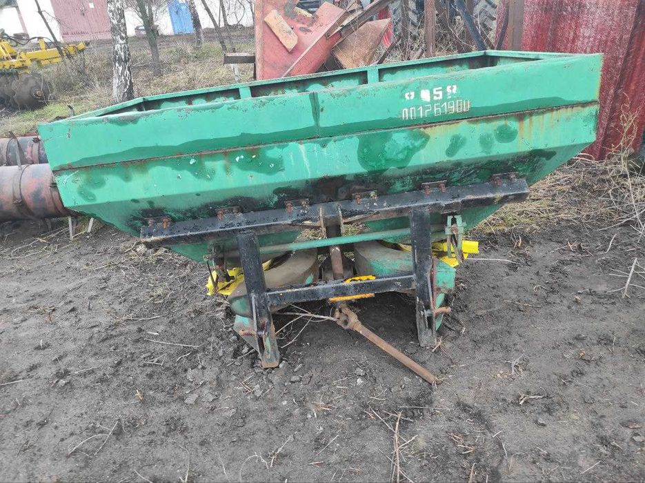 Розкидач мінеральних добрив МВД-1000, МВУ-900, РДМ