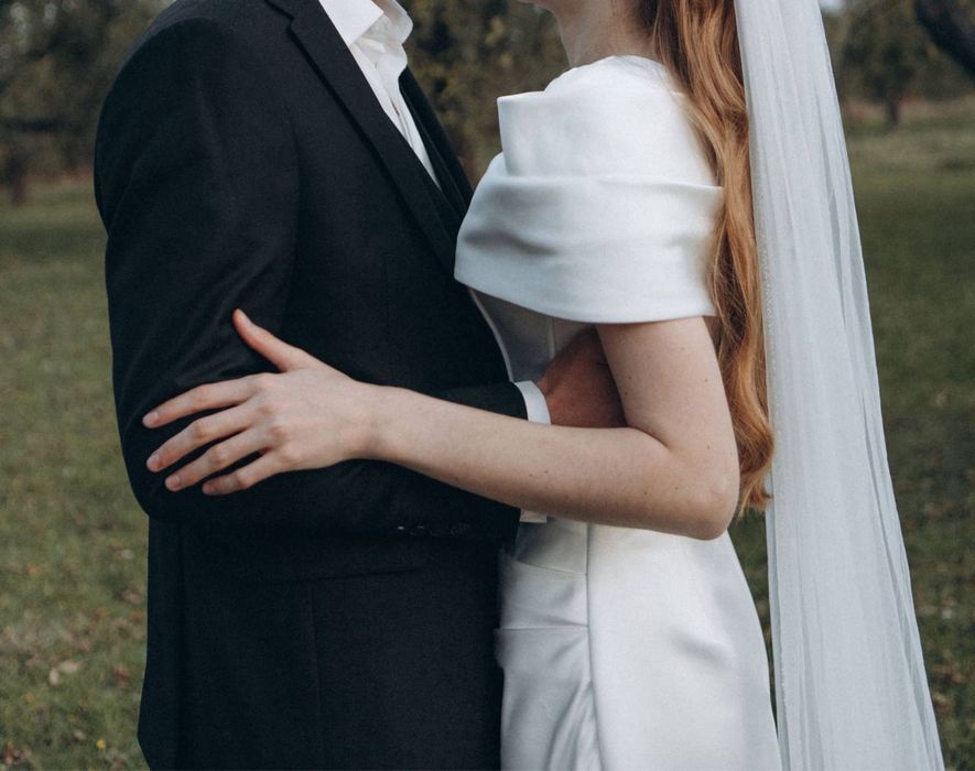 Весільна сукня в класично-мінімалістичному стилі