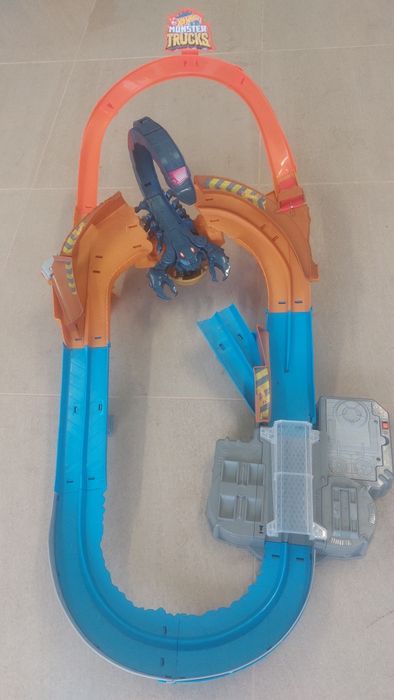 Hotwheels Pista Scorpion Monster Trucks