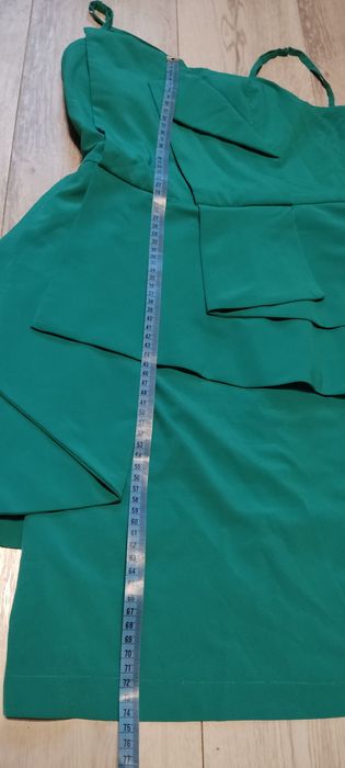 Elegancka sukienka z baskinką
