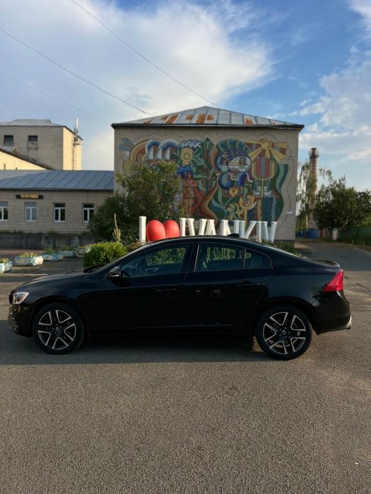 Volvo S60 2017 року.