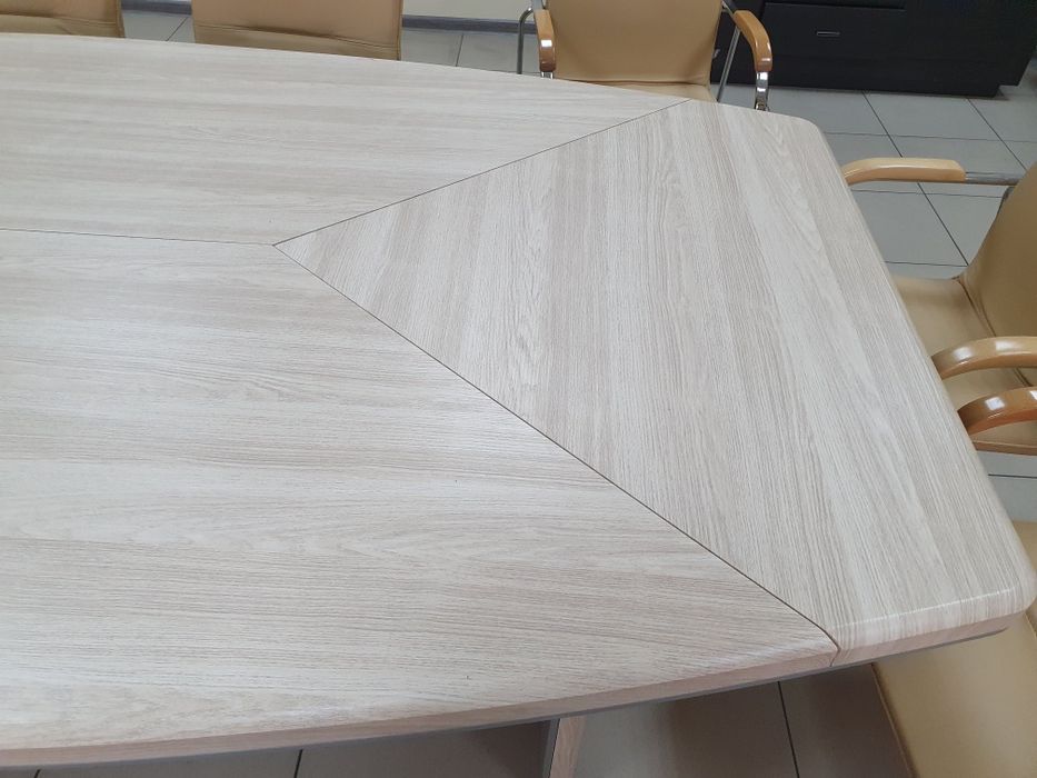 Продам великий стіл для конференцій