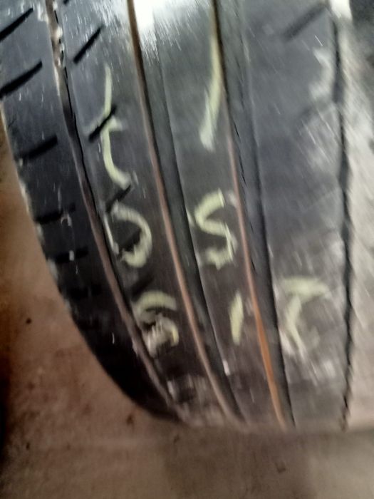 Vendo pneus de várias medidas.