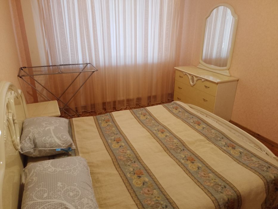 Сдаю 2-х комнатную квартиру-студию  в центре,Крытый рынок,ул.Парковая,