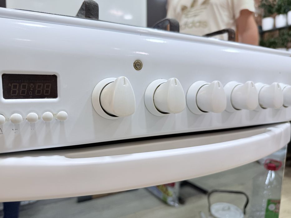 Продам печку помбинированную Hotpoint  Ariston