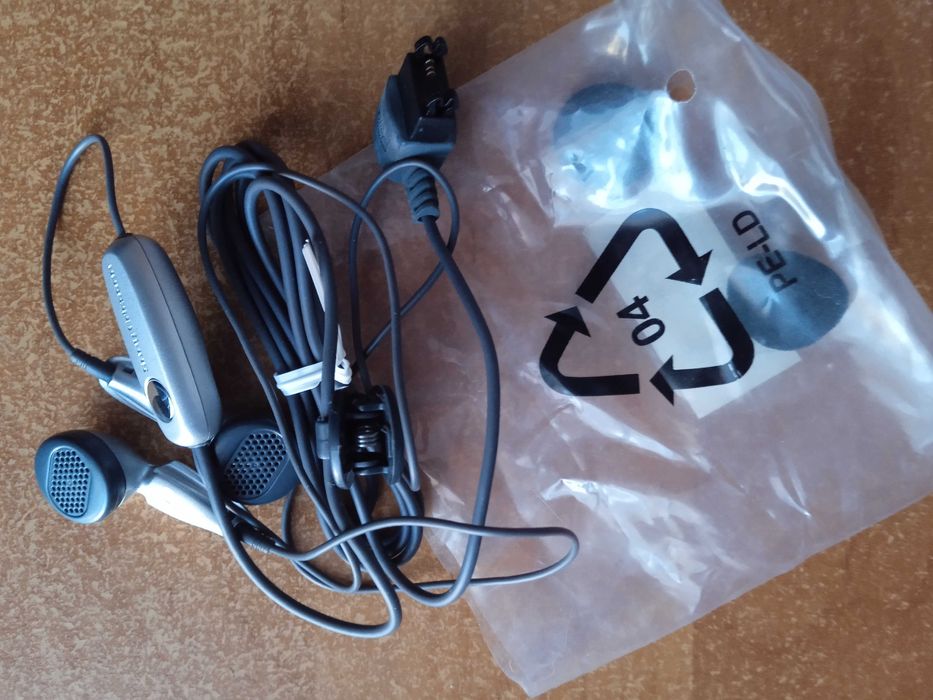 Oryginalny  zasilacz i słuchawki do Sony Ericsson  K750 I